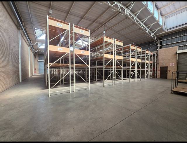 949M² WAREHOUSE TO LET IN CROWN